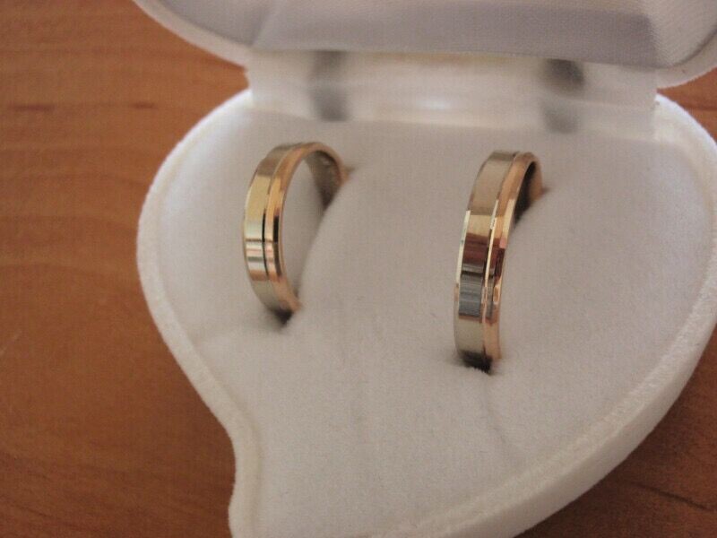 Zlaté snubní prsteny - dvoubarevné